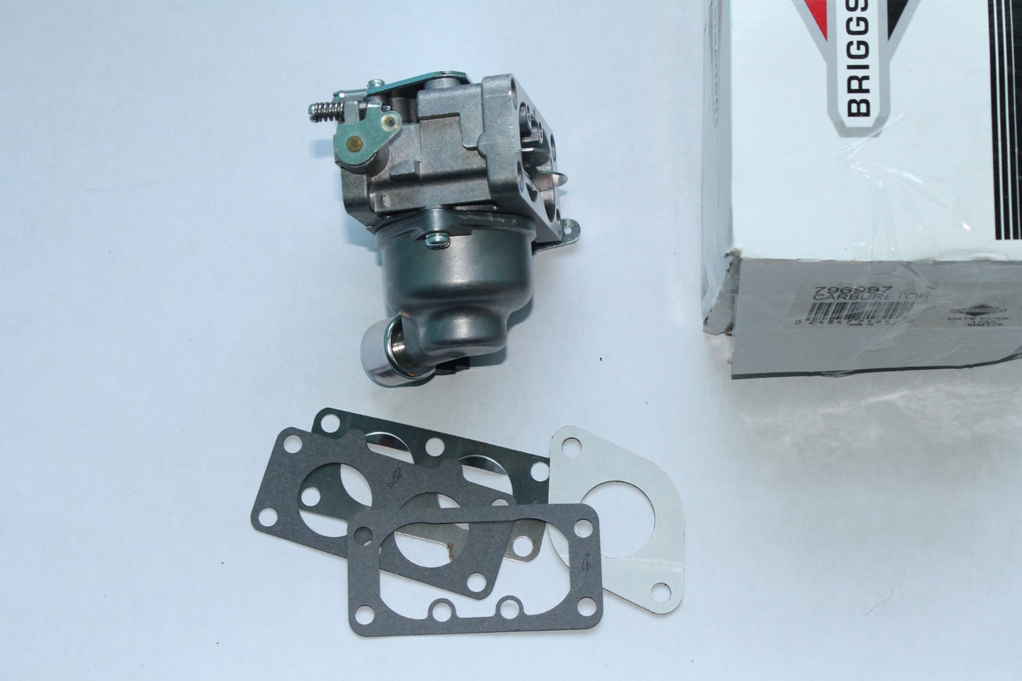 BRIGGS AND STRATTON CARBURETOR 796997 NEW OEM BRIGGS CARBURETOR